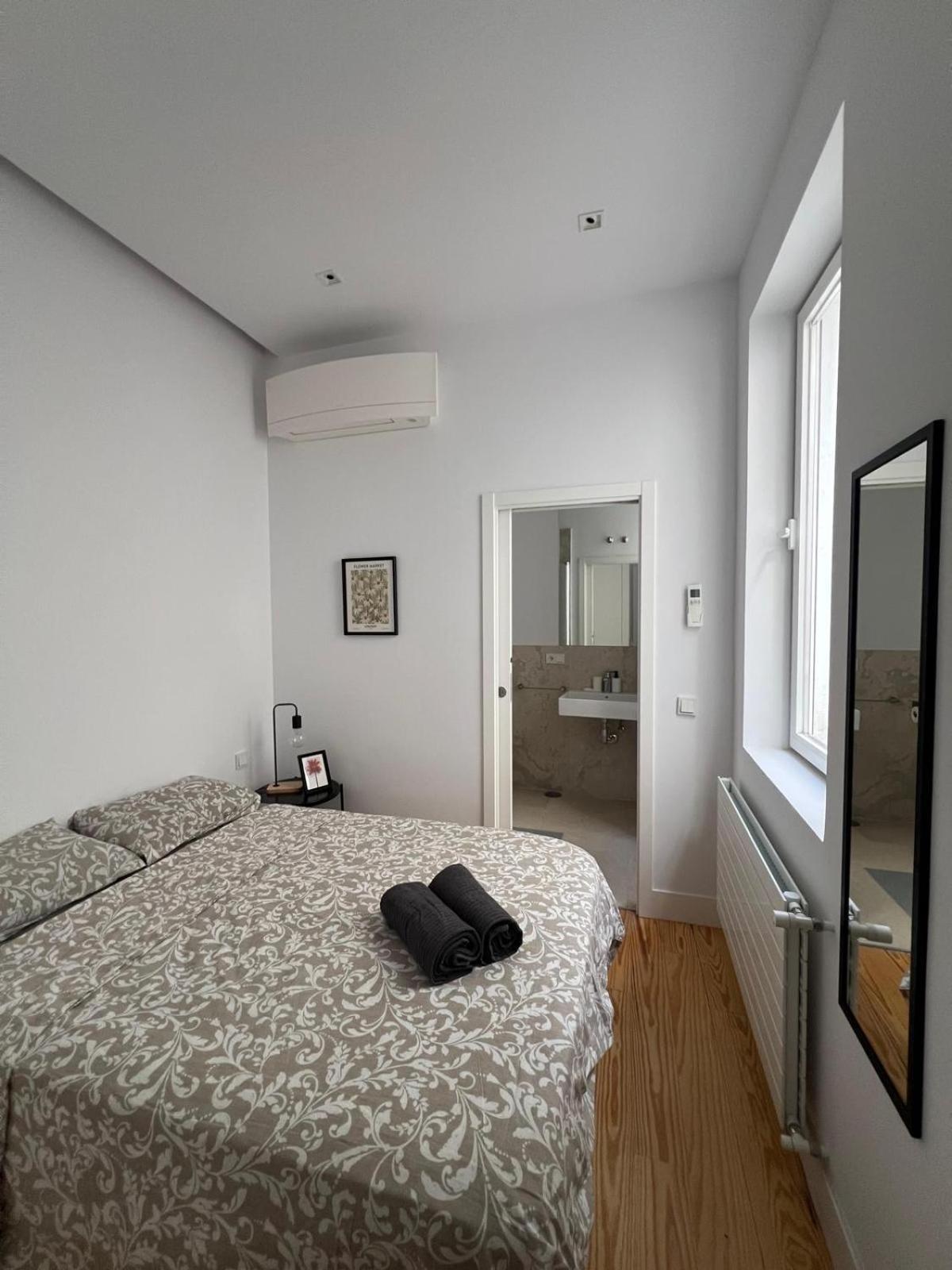 Private Rooms In Magdalena Street Madri Exterior foto
