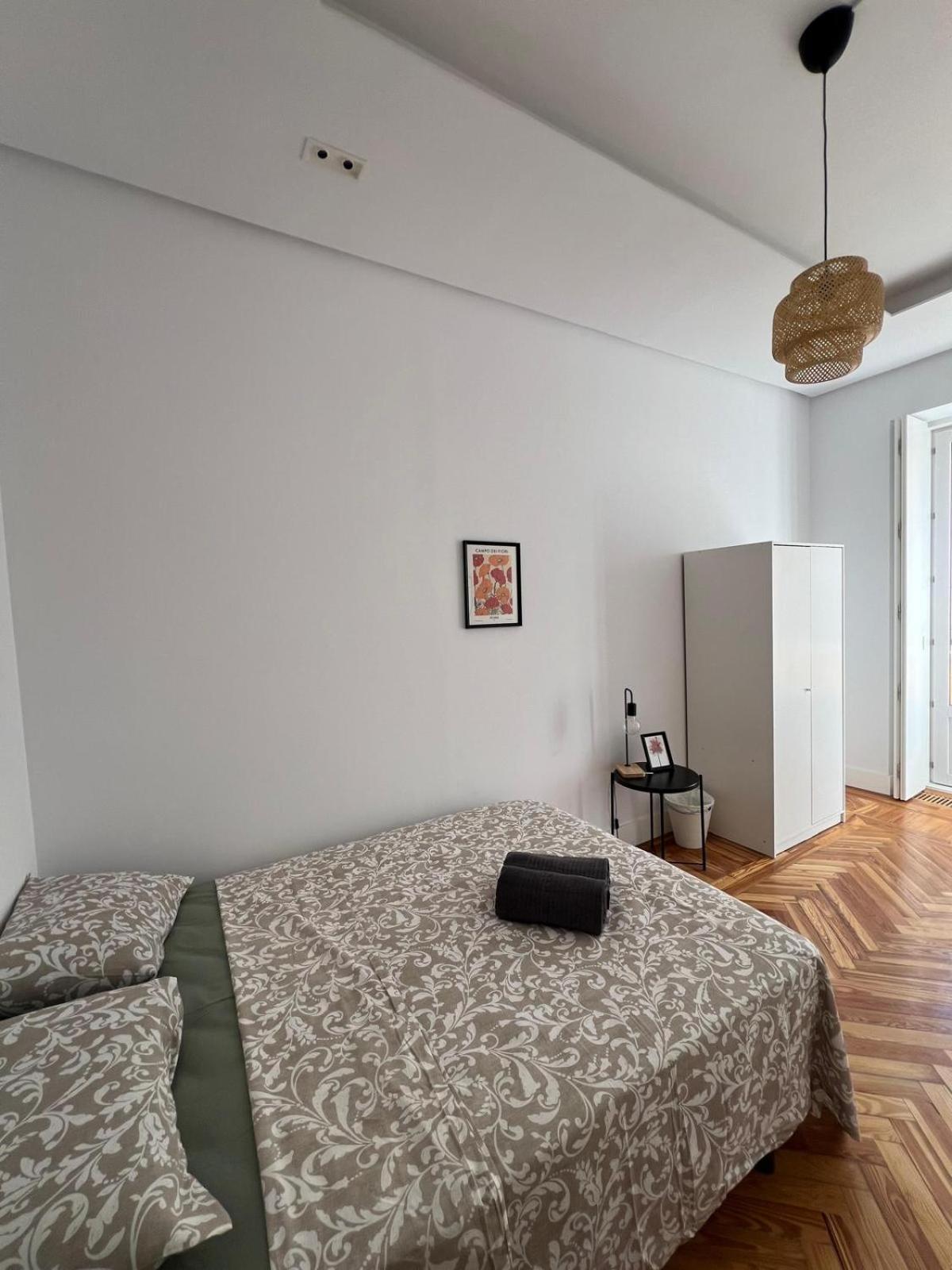 Private Rooms In Magdalena Street Madri Exterior foto