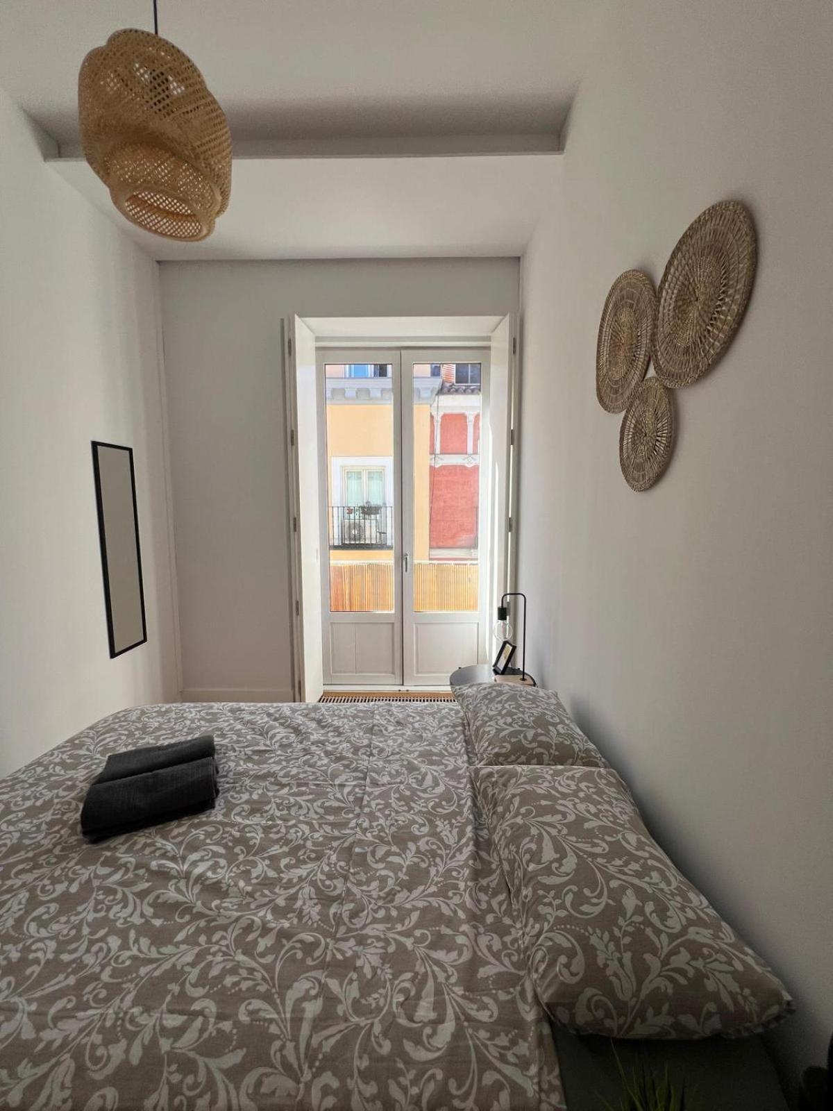 Private Rooms In Magdalena Street Madri Exterior foto
