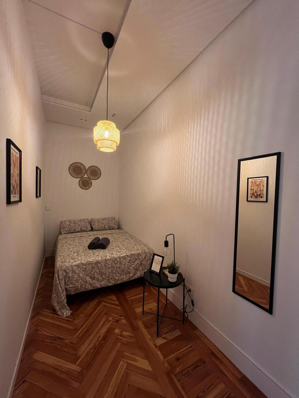 Private Rooms In Magdalena Street Madri Exterior foto